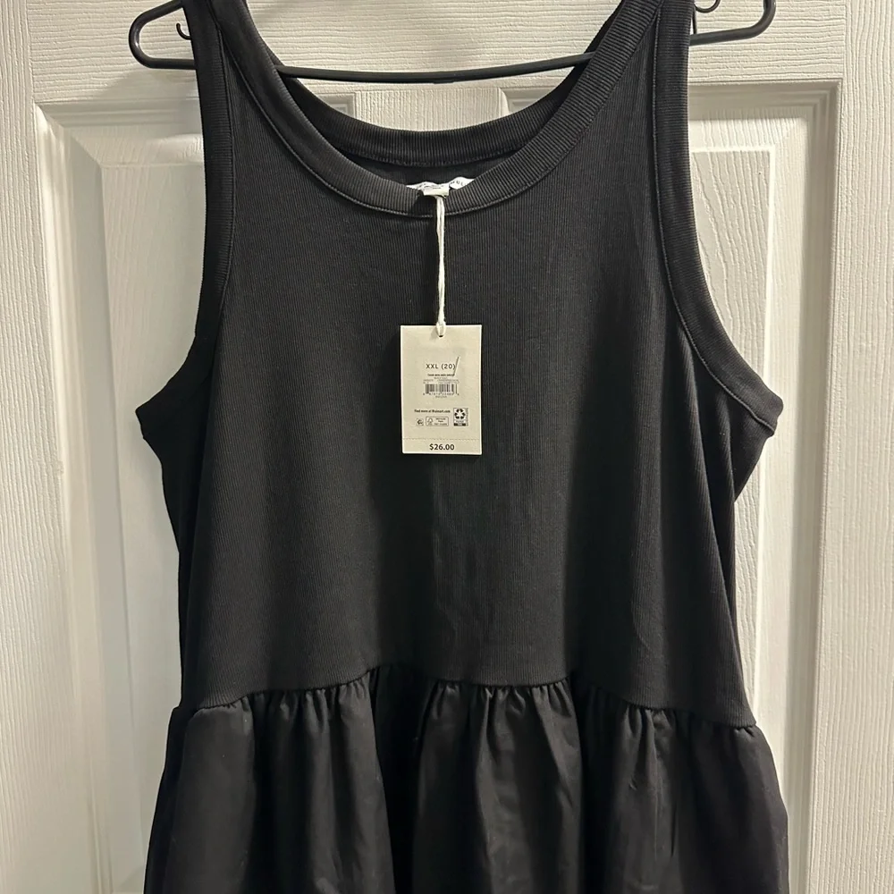 Elegant Black Midi Dress - Picture 4 of 6